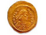 Tremissis  Byzantine gold coin,
Mauricius (582 to 602),
from the hoard found near Aldrans, Tyrol (Institut fr Numismatik, University of Vienna)